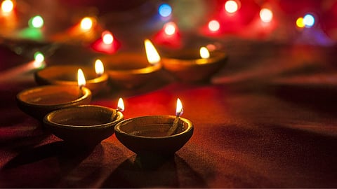 सुख-समृद्धि चाहते हैं तो दीपोत्सव के 5 दिनों में इन स्थानों पर जलाएं दीए, बनने लगेंगे शुभ योग