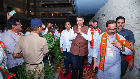 पिछले कुछ दिनों से Shivsena (UBT) और उद्धव ठाकरे लगातार सरकार पर किसानों के मुआवजे को लेकर निशाना बना रहे हैं। ऐसे में CM Devendra Fadnavis ने भी उद्धव ठाकरे को मुंहतोड़ जवाब दिया है।
