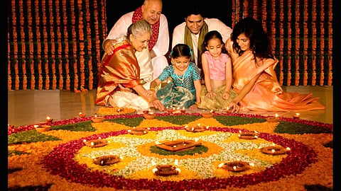दिवाली पर आपके घर में माता लक्ष्मी के प्रवेश होने के संकेत जानिए