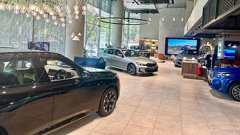 Automobile Sector अक्टूबर माह में पॉजिटिव मूड आ गया। इस वर्ष जनवरी के बाद अक्टूबर माह में सर्वाधिक वाहन बिक्री दर्ज की गई। नागपुर में तीनों आरटीओ मिलाकर बिक्री का आंकड़ा एक लाख से ऊपर पहुंच गया है।