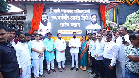 Thane में दिवाली पहाट कार्यक्रम में उपमुख्यमंत्री एकनाथ शिंदे ने कहा कि महायुति के पास ऐसा "एटम बम" है जो विपक्ष का अस्तित्व मिटा देगा। साथ ही उन्होंने बाढ़ प्रभावित किसानों को 101 दुधारू गायें देने की घोषणा की।