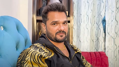 भोजपुरी स्टार खेसारी लाल यादव की राजनीति में एंट्री तय, बोले- अभी पत्नी को मना रहे हैं