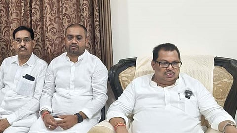 चुनाव को लेकर सरकार भ्रमित