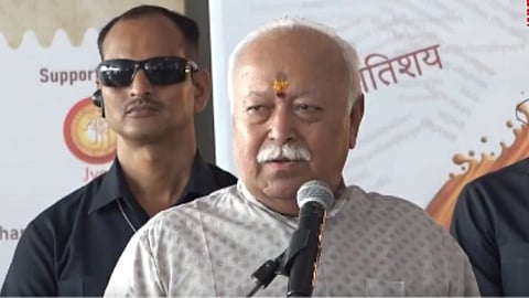 आरएसएस प्रमुख मोहन भागवत ने कहा कि भारत को अपनी शिक्षा और सोच को विदेशी प्रभाव से मुक्त करना होगा। उन्होंने मैकाले प्रणाली को मानसिक गुलामी का कारण बताया और भारतीय ज्ञान परंपरा अपनाने का आह्वान किया।