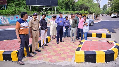 Nagpur News: नागपुर के 11 प्रमुख चौराहों को अपग्रेड करने के लिए मपना ने कदम उठाया है। मनपा आयुक्त अभिजीत चौधरी ने इस काम को नवंबर तक पूरे करने के आदेश दिए है।
