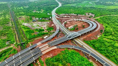 अगर आप भी Pune से शिरूर की ओर जाना चाहते है, तो आपके लिए एक बहुत बड़ी खुशखबरी है। अब इस रोड पर सफर करना और भी ज्यादा आसान हो सकता है। Maharashtra Government ने पुणे-शिरूर एलिवेटेड रोड प्रोजेक्ट को मंजूरी मिल गई है।