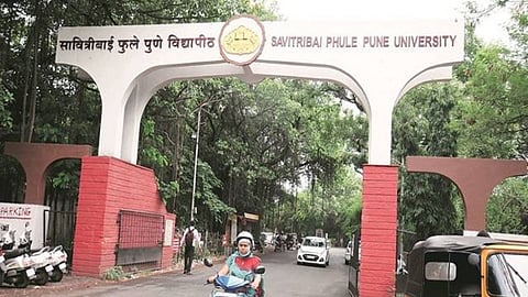 Pune University ने हाल ही में एक चौंकाने वाला खुलासा किया है। यूनिवर्सिटी के कुलगुरु डॉ पराग कालकर ने जानकारी दी है कि हाल ही में हुई जांच में ये जानकारी मिली है कि पुणे में 49 ऐसे कॉलेज है, जो सिर्फ नाम के लिए रजिस्टर्ड हैं।