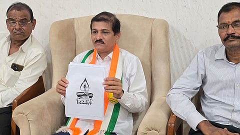 NCP-SP Protest Today: भंडारा जिले में आज शरद पवार गुट काली दिवाली और मौन आंदोलन करने जा रहा है। शरद पवार गुट ने महायुति सरकार के पैकेज को फर्जी बताया है।