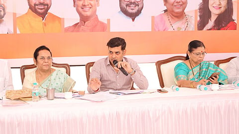 Local Body Civic Election: स्थानीय निकाय चुनावों से पहले शिवसेना (शिंदे गुट) पूरी तरह सक्रिय हो गया है। सांसद श्रीकांत शिंदे ने पश्चिम महाराष्ट्र के नेताओं संग रणनीति बैठक की है।