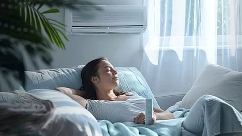 पूरी रात AC में सोने से बचें