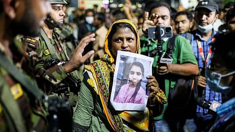 Watch: बांग्लादेश में कपड़ा फैक्ट्री में लगी आग, 16 लोगों की मौत, यूनुस ने जताया दुख