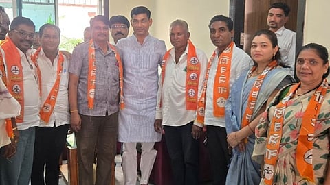bhandara-bjp-leaders-join-shivsena-election
