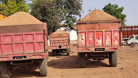 bhandara-illegal-sand-mining-police-action-tractors-seized