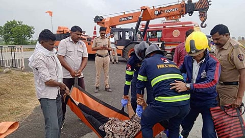 Akola Latest News: नागपुर, मुंबई देर रात बालासाहब ठाकरे समृद्धि राजमार्ग पर बुधवार, 29 सितंबर को सुबह करीब 9:30 बजे एक भीषण कार दुर्घटना हुई।
