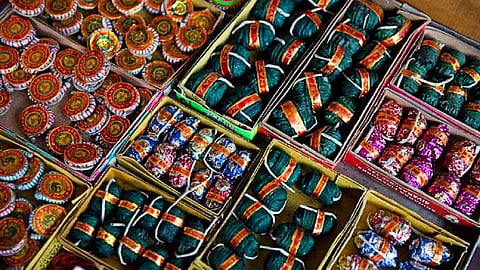 case registered against a businessman in Thane for selling firecracker