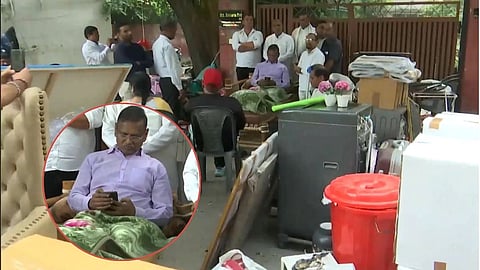 congress-leader-udit-raj-family-forcibly-evicted-from-pandara-park-bungalow