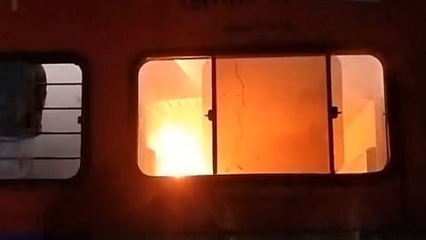 fire in jansewa express