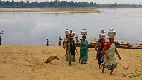 gadchiroli-devlamari-village-water-crisis-pranhita-river-jal-jeevan-mission-failure
