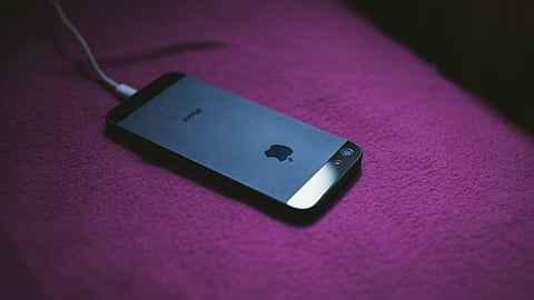 iPhone की बैटरी अब चलेगी पूरे दिन, बस अपनाएं ये आसान सेटिंग्स