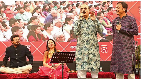 Navrashtra Nagpur Swar Diwali 2025: ‘नवराष्ट्र’ की ‘स्वर दीपावली’ में मकरंद अनासपुरे, संकर्षण कऱ्हाडे, बेला शेंडे और अजीत परब ने सुरों का जादू बिखेरा, नागपुरवासियों ने कार्यक्रम को सराहा।