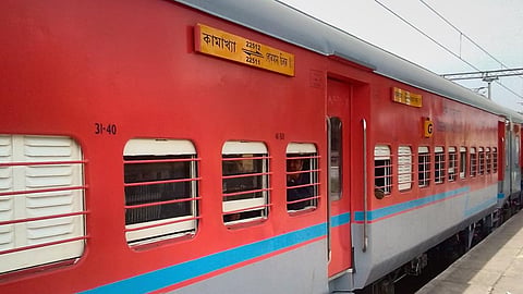 nasik-train-accident-karmabhoomi-express-bihar-passengers-diwali