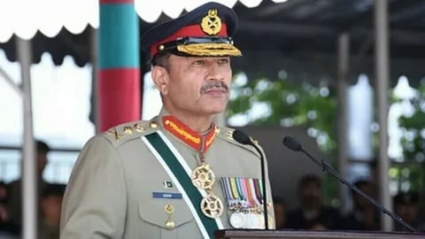 बिना शोर मुनीर ने किया तख्तापलट...शहबाज के सिर पर तैनात किया एजेंट, सांस लेने की भी रखते हैं खबर