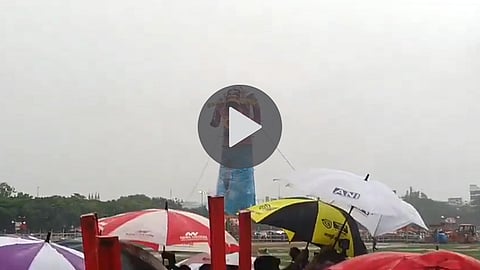 patna-dussehra-ravana-effigy-neck-broke-before-dahan-viral-video