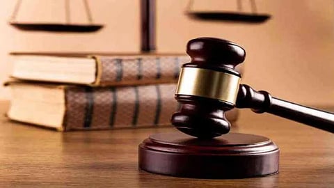 अनधिकृत निर्माण ढहाने के नोटिस पर रोक