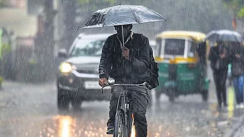 weather-today-heavy-rain-and-storm-alert-on-dussehra-in-delhi-up-bihar-imd-forecast