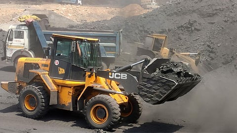 Western Coalfields Limited: वेकोलि में डीजल संकट से उत्पादन ठप। गोंडेगांव खदान में 15 घंटे काम रुका, 7 हजार टन कोयला नहीं निकला। डीजल चोरी के आरोप फिर उभरे।