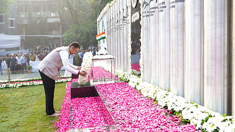 CM Devendra Fadnavis Paid Tribute To 2611 martyrs