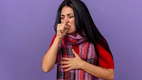 सूखी खांसी से हैं परेशान, तो आजमाइए ये अचूक घरेलू नुस्खे