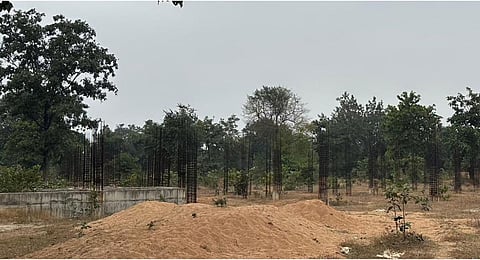 मॉडल स्कूल का निर्माण कार्य प्रलंबित