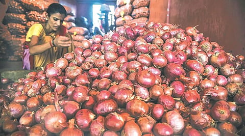 बांग्लादेश में दाम तीन गुना अधिक