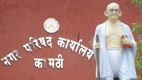 Maharashtra Local Body Elections: कामठी में जैसे-जैसे मतदान करने का समय नजदीक आ रहा है। कामठी नगर परिषद का चुनावी माहौल पूरी तरह चुनावी रंग में डूब गया है।