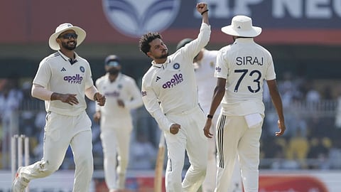 IND vs SA: कुलदीप यादव की फिरकी में फंसे साउथ अफ्रीकी बल्लेबाज, टीम इंडिया का करवाया तगड़ा कमबैक