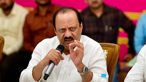 Maharashtra Politics: महाराष्ट्र के उपमुख्यमंत्री और एनसीपी के प्रमुख अजित पवार ने अपने पार्टी के मंत्रियों को फटकार लगाई। अजित पवार ने मुंबई में बैठक ली और तीनों से सवाल पूछे।