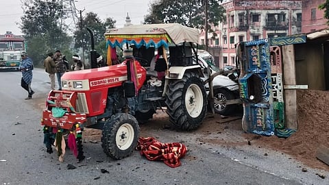 gwalior-major-accident-fortuner-crashes-into-tractor-trolley-five-dead