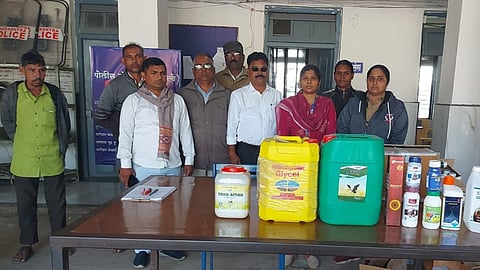 अवैध: बिना अनुमति दवाई व कीटनाशकों की हो रही थी बिक्री
