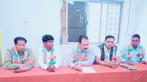 Sunil Kedar Controversy: कोंढाली नगर पंचायत चुनाव में टिकट बंटवारे को लेकर कांग्रेस में बगावत। सुनील केदार पर मनमानी के आरोप, काटोल तहसील कांग्रेस कमेटी ने सामूहिक इस्तीफे का ऐलान किया।