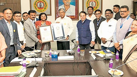 maharashtra-uchh-shiksha-Chandrakant Patil-rtmnu-review-student-schemes
