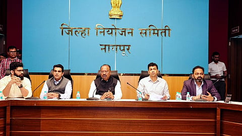 Chandrashekhar Bawankule: पालक मंत्री चंद्रशेखर बावनकुले ने नागपुर शहर व ग्रामीण विकास का एक वर्ष का रिपोर्ट कार्ड पेश किया। इसमें महिला सशक्तिकरण, न्यू नागपुर, जीरो वेस्ट लक्ष्य पर जोर दिया।
