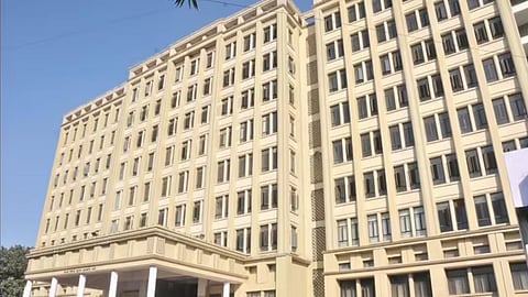 Maharashtra Urban Development Department: महाराष्ट्र सरकार ने राज्य के 65 अधिकारियों के तबादले किए है। इससे नागपुर मनपा को दो नए उपायुक्त मंगेश खवले और मेघना वासकर के रूप में मिले।