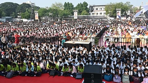 52 हजार छात्रों ने बनाया गीता पाठ का विश्व रिकॉर्ड