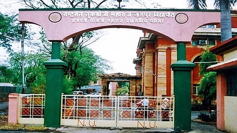 RTMNU Supplementary Exam: RTMNU में अनुत्तीर्ण छात्रों की पूरक परीक्षाएं शुरू। 2 पालियों में 18,000 से अधिक छात्रों ने परीक्षा दी। पहले दिन बिना किसी अनुशासन भंग के परीक्षाएं संपन्न।