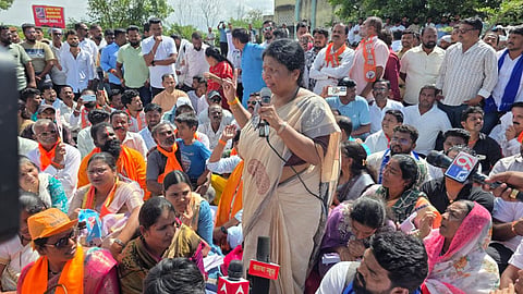 sushma-andhare-protest-satara-woman-doctor-suicide-case