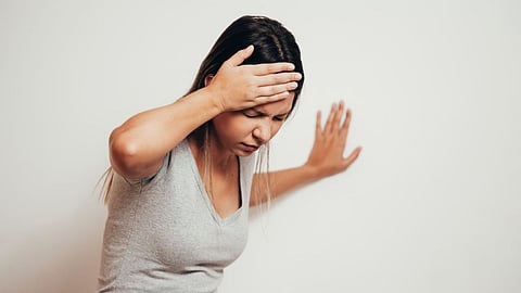 आंखों के सामने महसूस करते है कभी-कभी अंधेरा