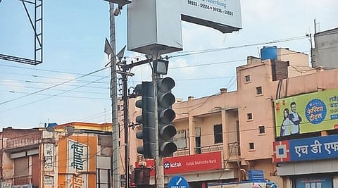 इंदिरा गांधी चौक में ट्रैफिक सिग्नल बंद
