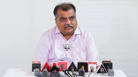 शाह की शह, शिंदे का पलड़ा भारी
