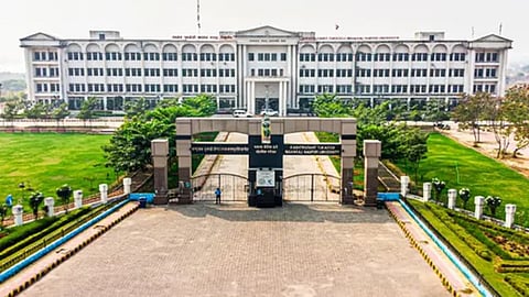 नागपुर विवि की निष्क्रियता